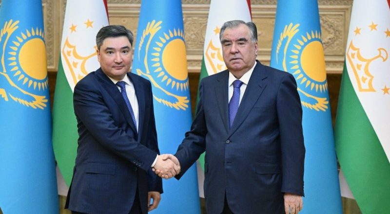 Президенти Ҷумҳурии Тоҷикистон Эмомалӣ Раҳмон Сарвазири Ҷумҳурии Қазоқистон Олжас Бектеновро ба ҳузур пазируфтанд